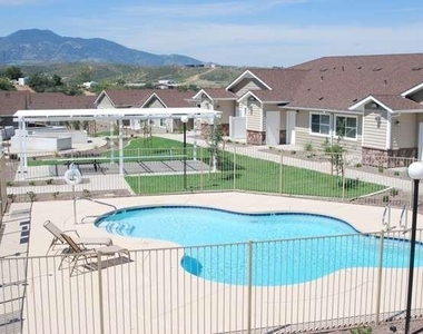 1039 E Saguaro Dr - Photo Thumbnail 4