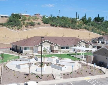 1039 E Saguaro Dr - Photo Thumbnail 6