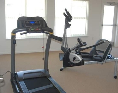 1039 E Saguaro Dr - Photo Thumbnail 10