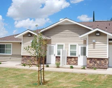 1039 E Saguaro Dr - Photo Thumbnail 7
