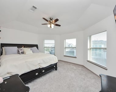 1911 Sapphire Pines Lane - Photo Thumbnail 35