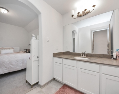 1911 Sapphire Pines Lane - Photo Thumbnail 39