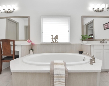 1911 Sapphire Pines Lane - Photo Thumbnail 22