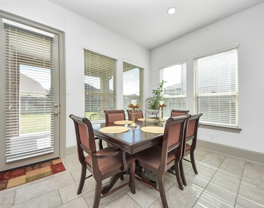 1911 Sapphire Pines Lane - Photo Thumbnail 11