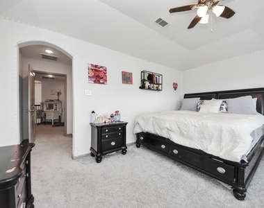 1911 Sapphire Pines Lane - Photo Thumbnail 32