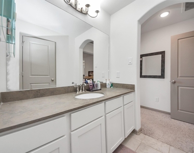 1911 Sapphire Pines Lane - Photo Thumbnail 38