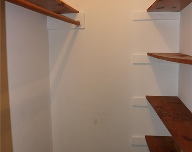 710 W 7th Street - Photo Thumbnail 10