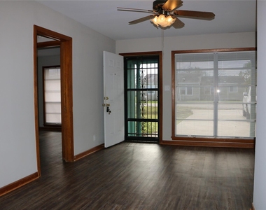 710 W 7th Street - Photo Thumbnail 17