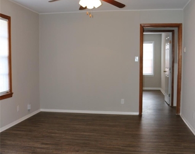 710 W 7th Street - Photo Thumbnail 16