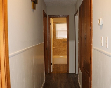 710 W 7th Street - Photo Thumbnail 12