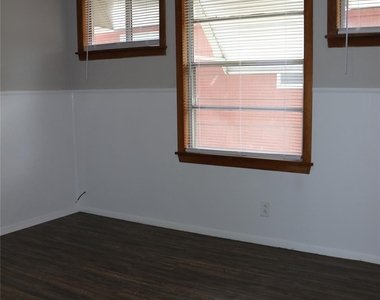 710 W 7th Street - Photo Thumbnail 9