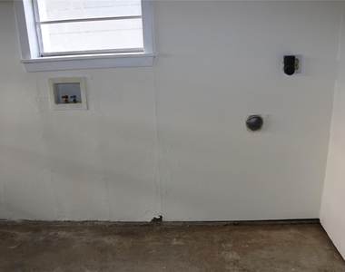 710 W 7th Street - Photo Thumbnail 15