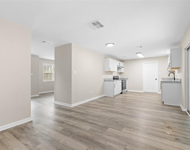 804 Avenue I - Photo Thumbnail 7
