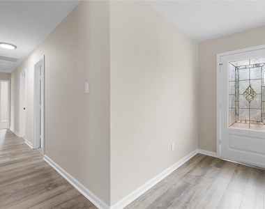 804 Avenue I - Photo Thumbnail 14