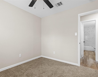 804 Avenue I - Photo Thumbnail 22