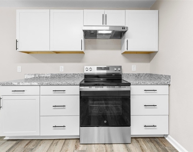 804 Avenue I - Photo Thumbnail 10