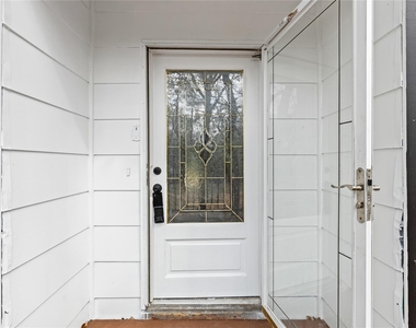 804 Avenue I - Photo Thumbnail 3