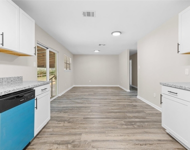804 Avenue I - Photo Thumbnail 12