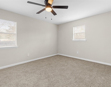 804 Avenue I - Photo Thumbnail 15
