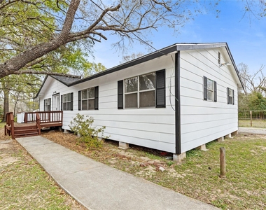 804 Avenue I - Photo Thumbnail 1