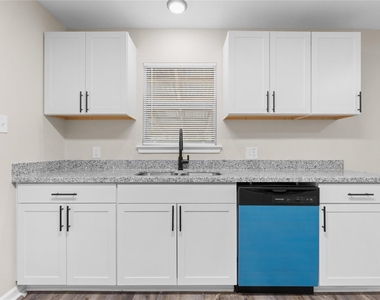 804 Avenue I - Photo Thumbnail 11
