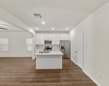 706 W Dallas - Photo Thumbnail 18