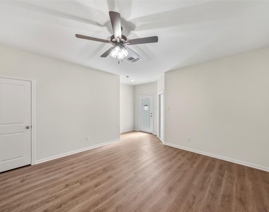 706 W Dallas - Photo Thumbnail 15