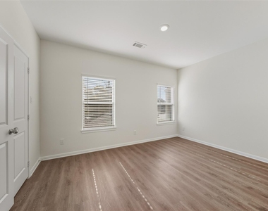 706 W Dallas - Photo Thumbnail 31