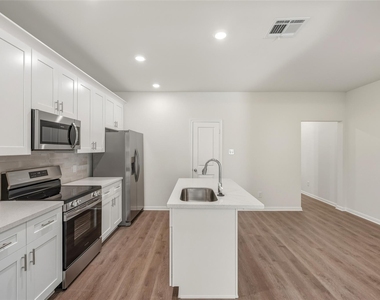 706 W Dallas - Photo Thumbnail 11