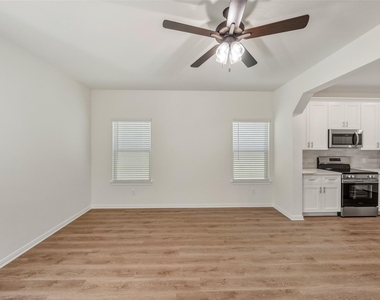 706 W Dallas - Photo Thumbnail 7