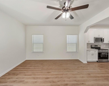 706 W Dallas - Photo Thumbnail 6