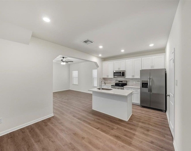 706 W Dallas - Photo Thumbnail 20