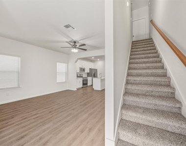 706 W Dallas - Photo Thumbnail 5