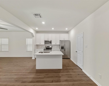 706 W Dallas - Photo Thumbnail 19