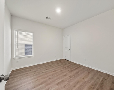 706 W Dallas - Photo Thumbnail 29