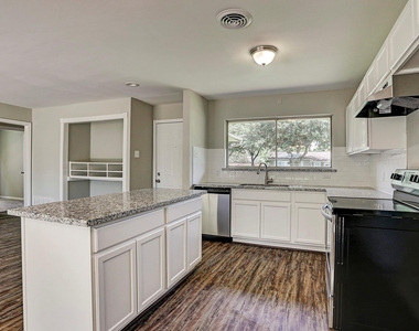 1803 Jones Street - Photo Thumbnail 2