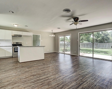 1803 Jones Street - Photo Thumbnail 4