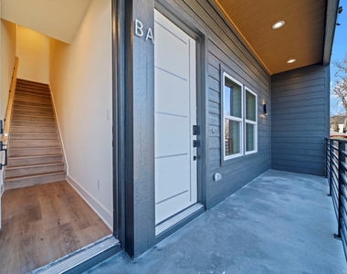 234 E 39th Street - Photo Thumbnail 4