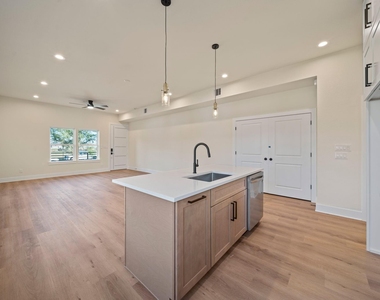 234 E 39th Street - Photo Thumbnail 21