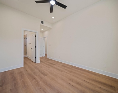 234 E 39th Street - Photo Thumbnail 17