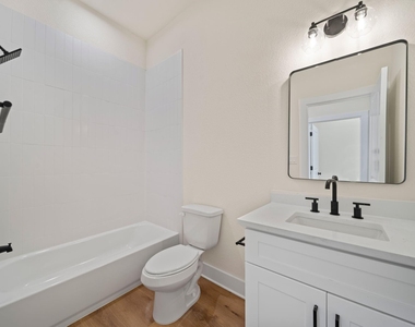 234 E 39th Street - Photo Thumbnail 8