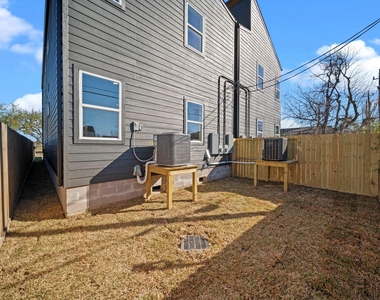 234 E 39th Street - Photo Thumbnail 9