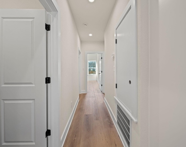 234 E 39th Street - Photo Thumbnail 12