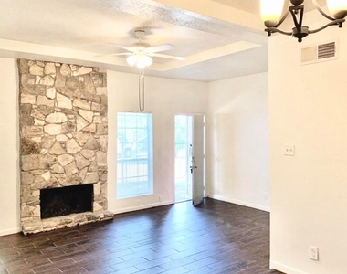 11203 Shannon Hills Drive - Photo Thumbnail 3
