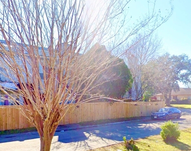 11203 Shannon Hills Drive - Photo Thumbnail 10