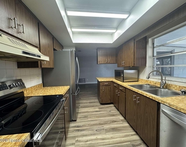 1583 White Cap Way - Photo Thumbnail 9