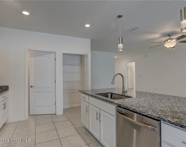 406 Easy Street - Photo Thumbnail 18