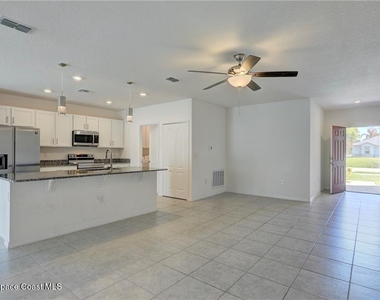 406 Easy Street - Photo Thumbnail 9