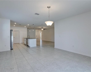 406 Easy Street - Photo Thumbnail 14
