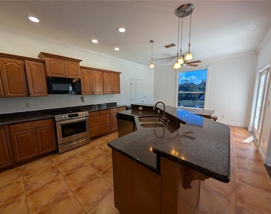 7436 Islander Lane - Photo Thumbnail 6